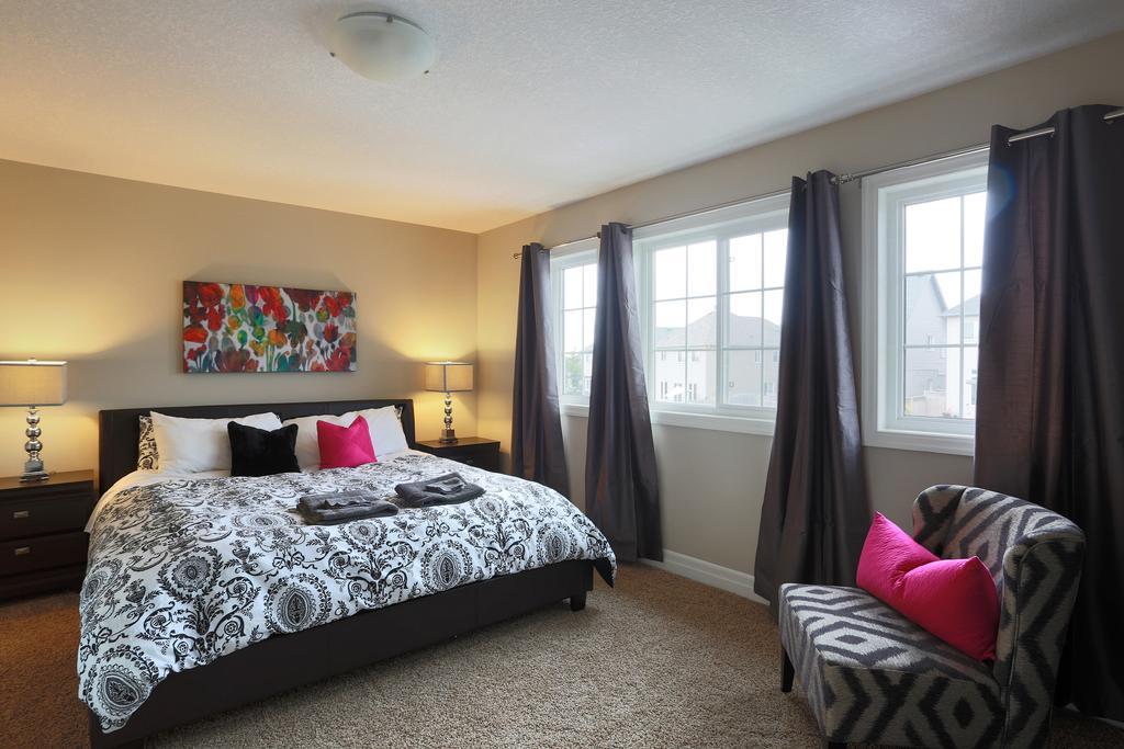 Boardwalk Homes - Executive Guest Rooms & Townhomes Kitchener Oda fotoğraf