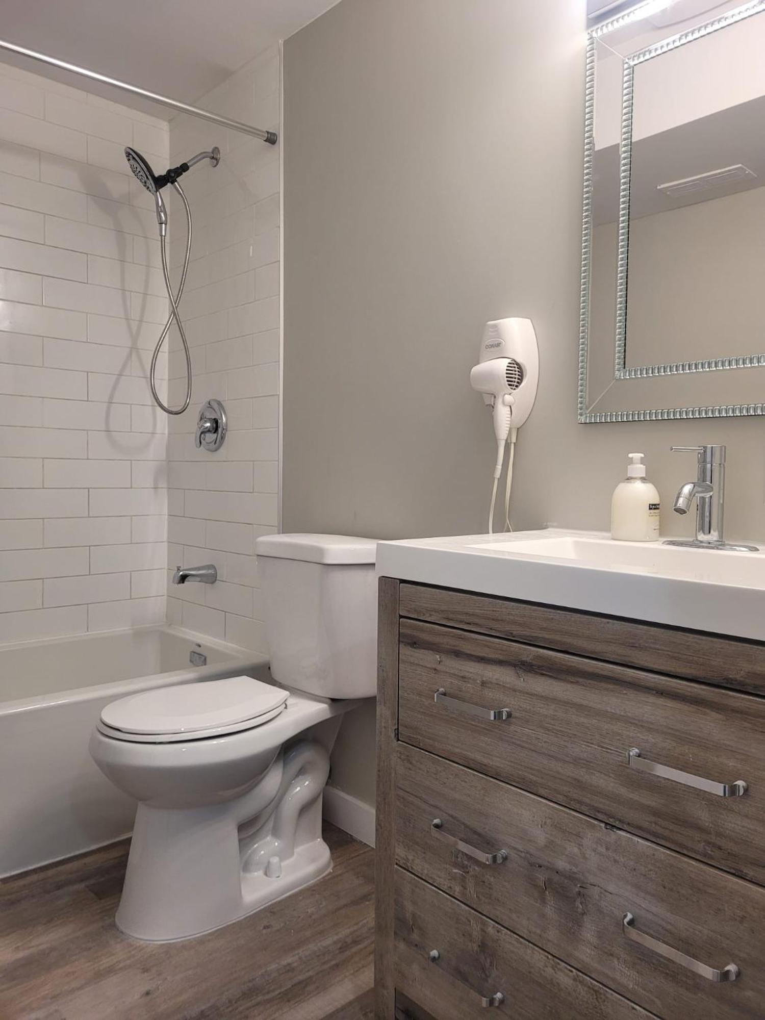 Boardwalk Homes - Executive Guest Rooms & Townhomes Kitchener Dış mekan fotoğraf