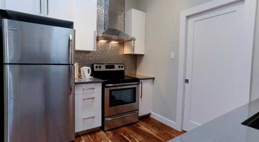 Boardwalk Homes - Executive Guest Rooms & Townhomes Kitchener Oda fotoğraf
