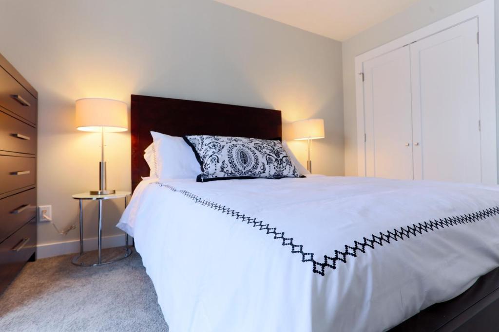 Boardwalk Homes - Executive Guest Rooms & Townhomes Kitchener Oda fotoğraf