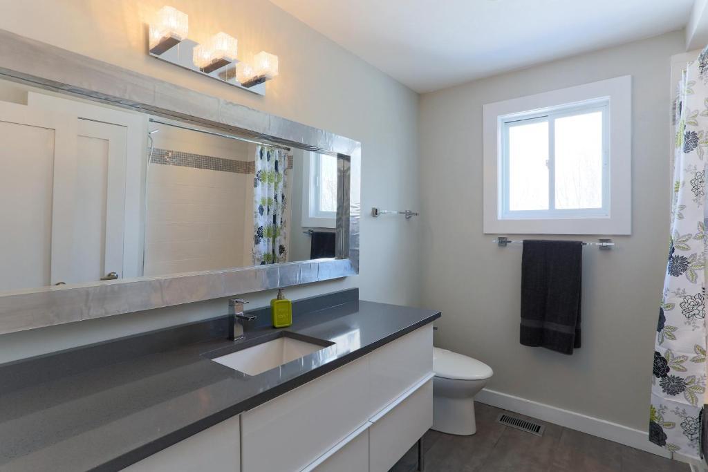Boardwalk Homes - Executive Guest Rooms & Townhomes Kitchener Oda fotoğraf