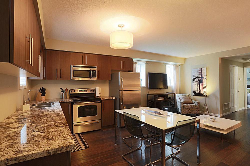 Boardwalk Homes - Executive Guest Rooms & Townhomes Kitchener Dış mekan fotoğraf