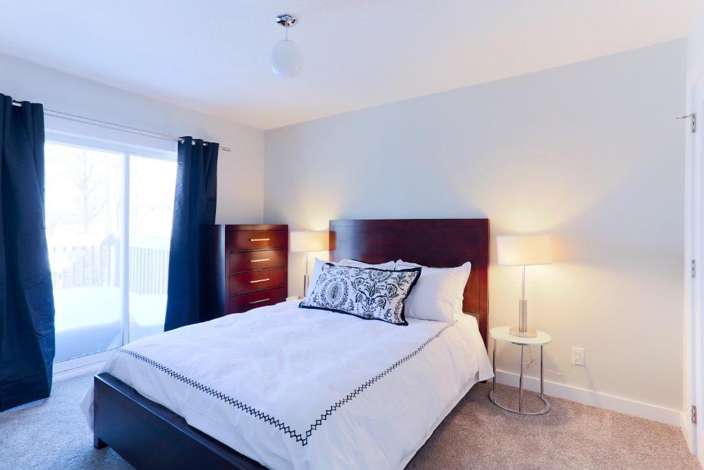 Boardwalk Homes - Executive Guest Rooms & Townhomes Kitchener Dış mekan fotoğraf