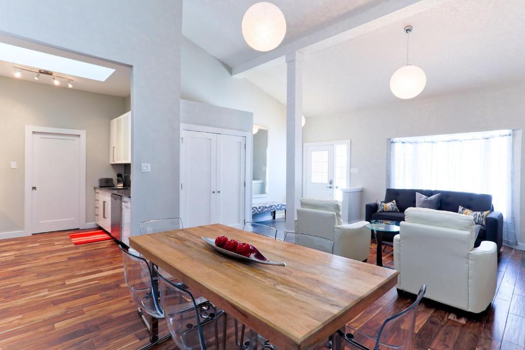 Boardwalk Homes - Executive Guest Rooms & Townhomes Kitchener Dış mekan fotoğraf