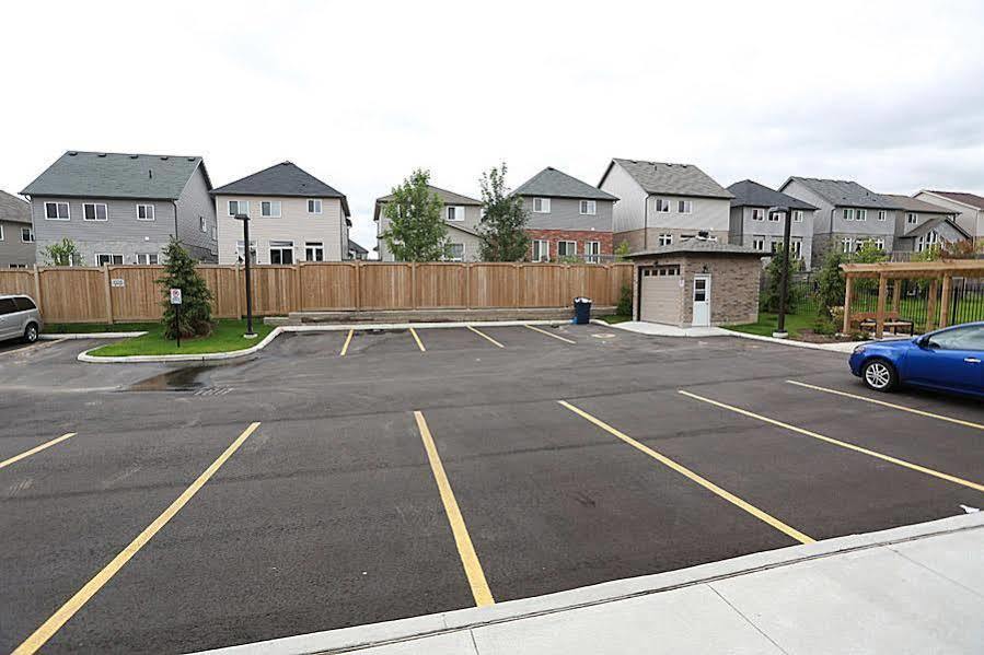 Boardwalk Homes - Executive Guest Rooms & Townhomes Kitchener Dış mekan fotoğraf