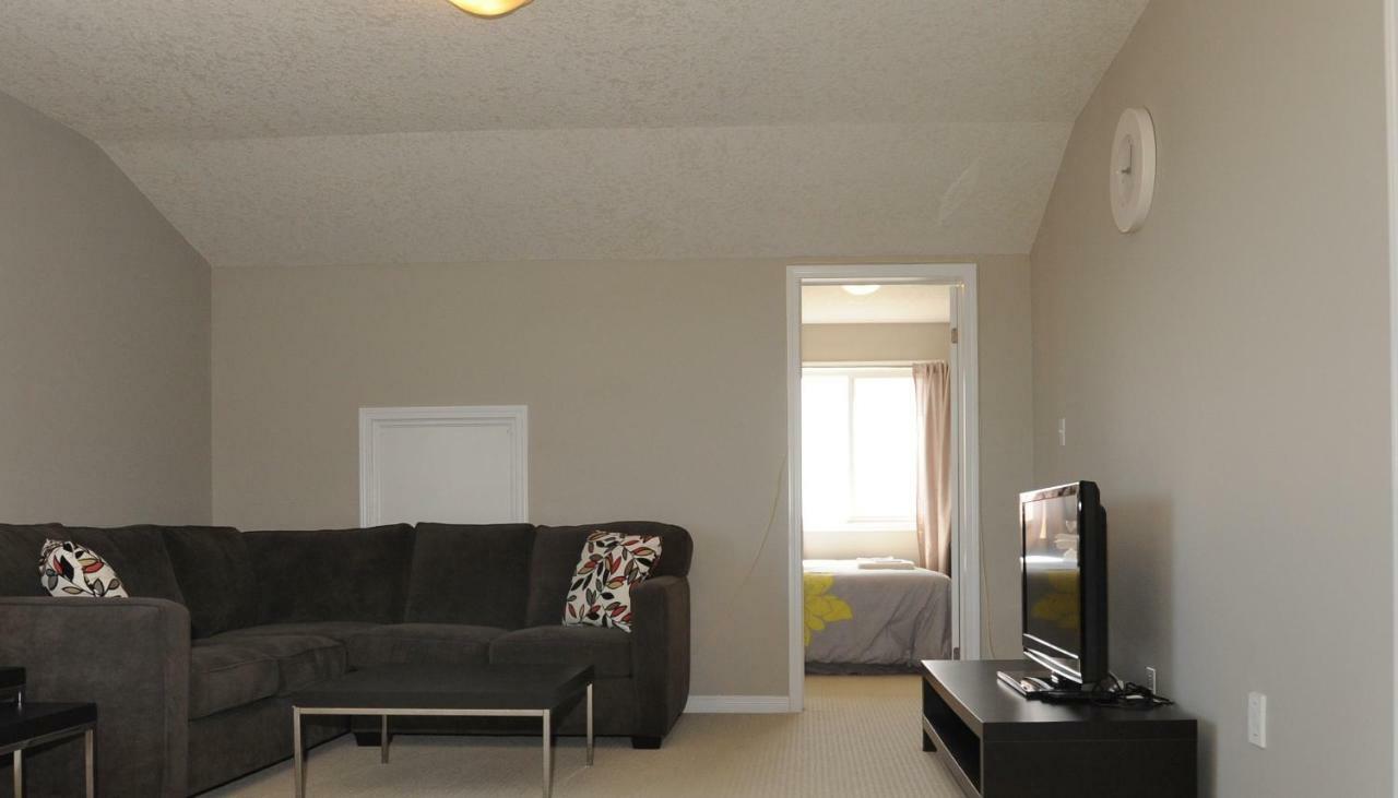 Boardwalk Homes - Executive Guest Rooms & Townhomes Kitchener Dış mekan fotoğraf